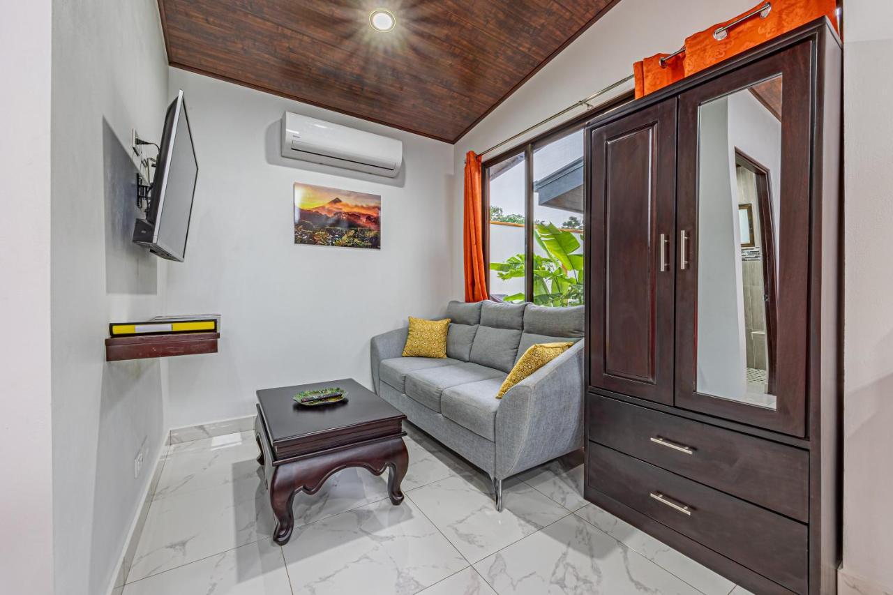 Shalom Chamo Villas อูวีตา ภายนอก รูปภาพ
