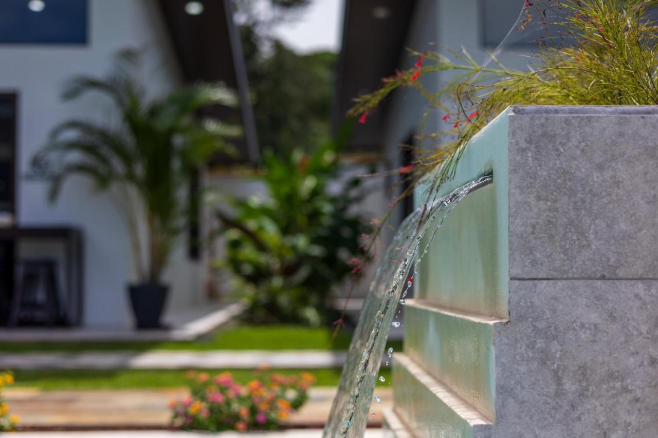 Shalom Chamo Villas อูวีตา ภายนอก รูปภาพ