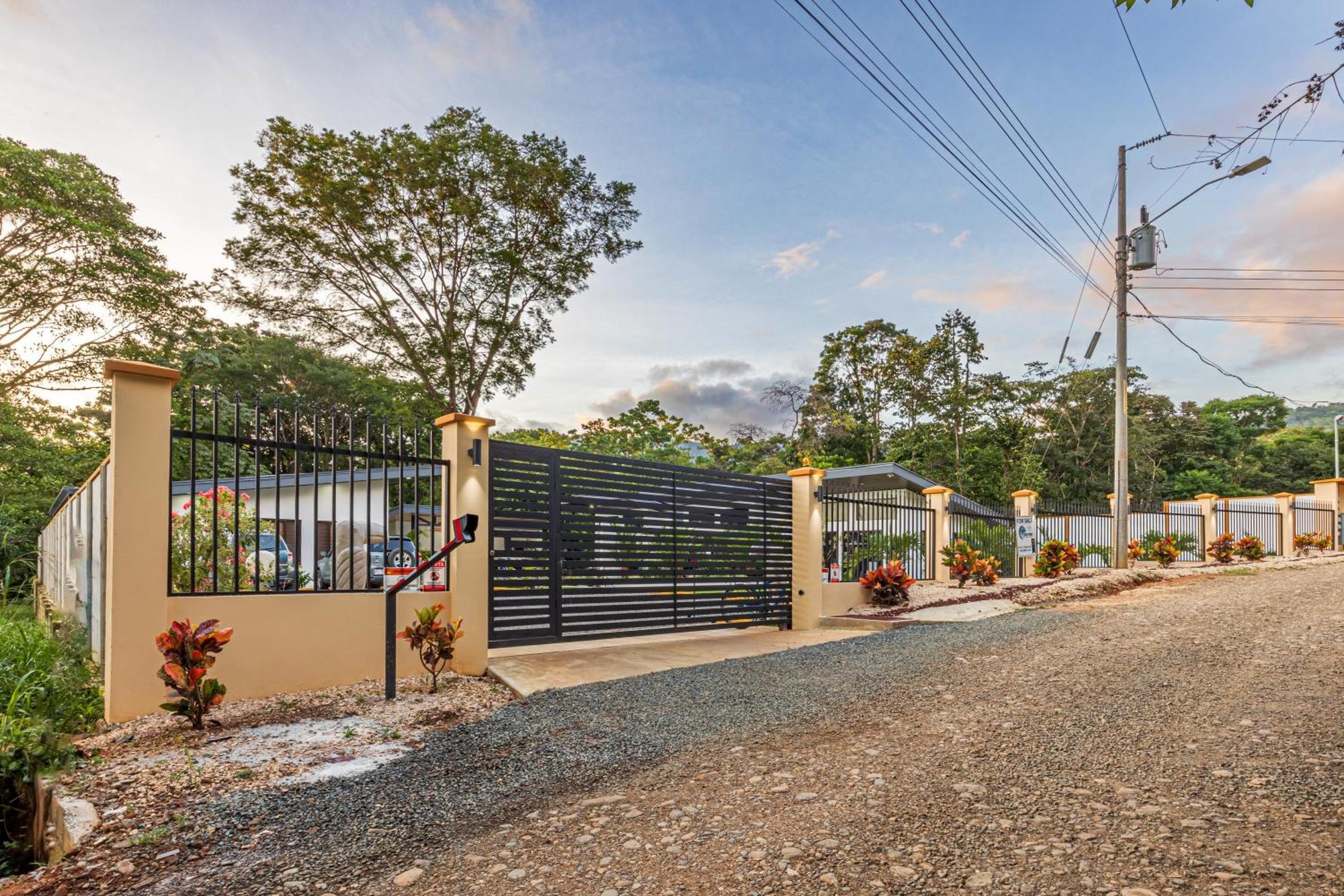 Shalom Chamo Villas อูวีตา ภายนอก รูปภาพ